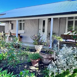 https://penzance-cottage.adelaidehotels-au.com